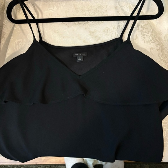 ♥️2/$15 or 3/$21♥️ NWOT Ann Taylor Black Camisole w/Ruffle, Size Small - Picture 2 of 11